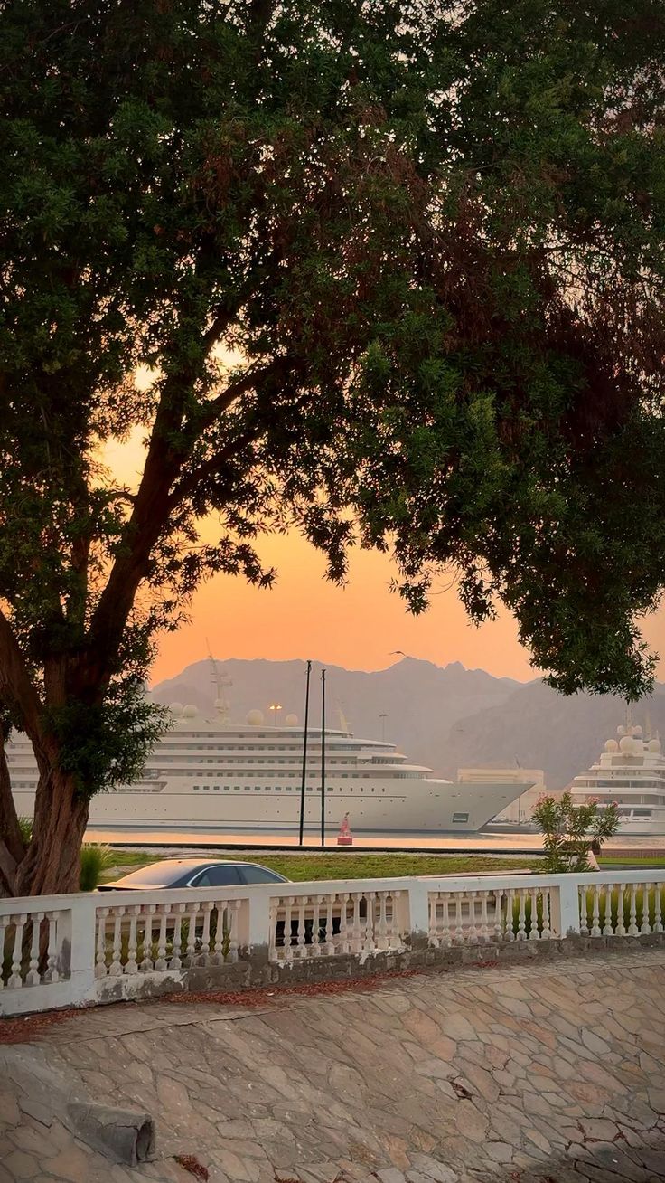 شناورها در غروب مسقط